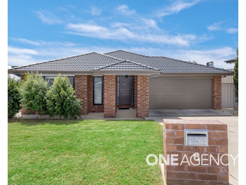 6 DARCY DRIVE, Boorooma NSW 2650