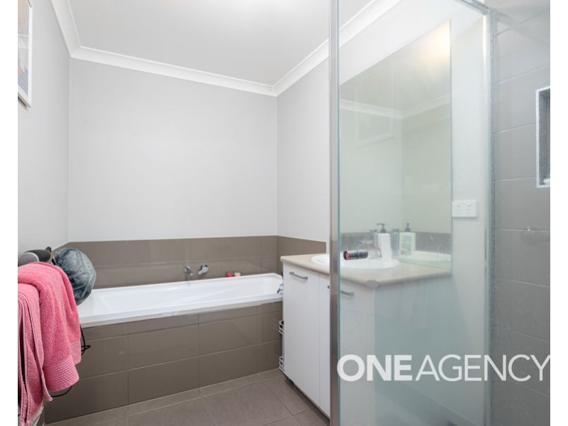 6 DARCY DRIVE, Boorooma NSW 2650