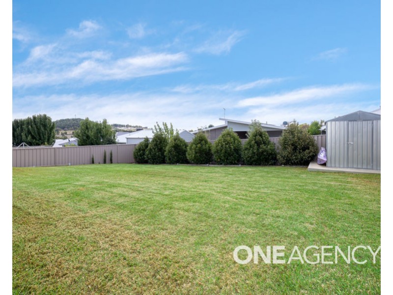 6 DARCY DRIVE, Boorooma NSW 2650