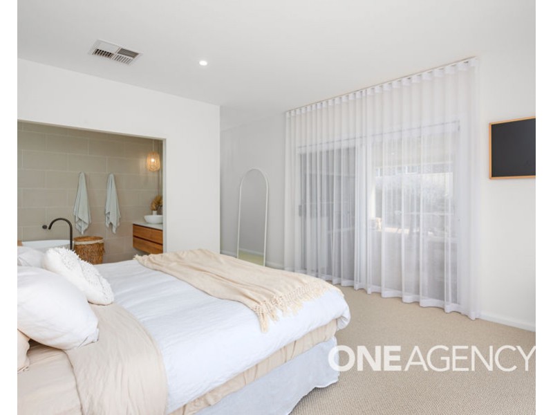 19 JIMBEROO LOOP, Gobbagombalin NSW 2650