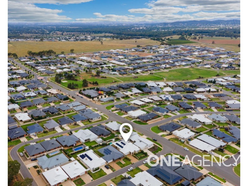 19 JIMBEROO LOOP, Gobbagombalin NSW 2650