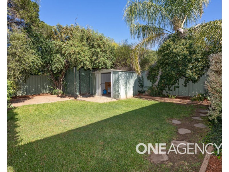 16 COOINBIL CRESCENT, Kooringal NSW 2650