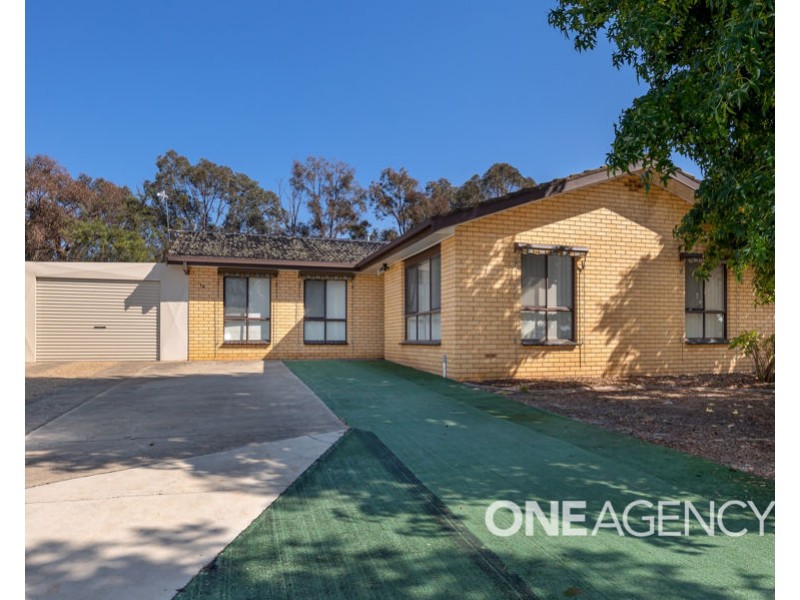 16 PUGSLEY AVENUE, Estella NSW 2650