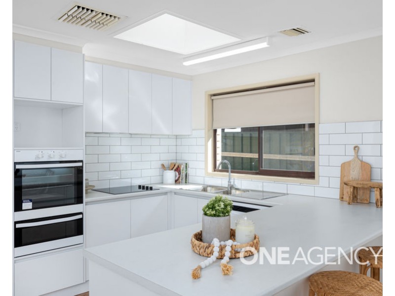 16 PUGSLEY AVENUE, Estella NSW 2650