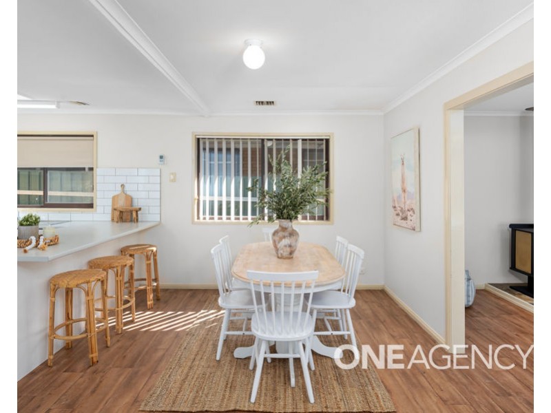 16 PUGSLEY AVENUE, Estella NSW 2650