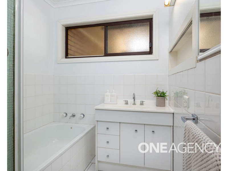 16 PUGSLEY AVENUE, Estella NSW 2650