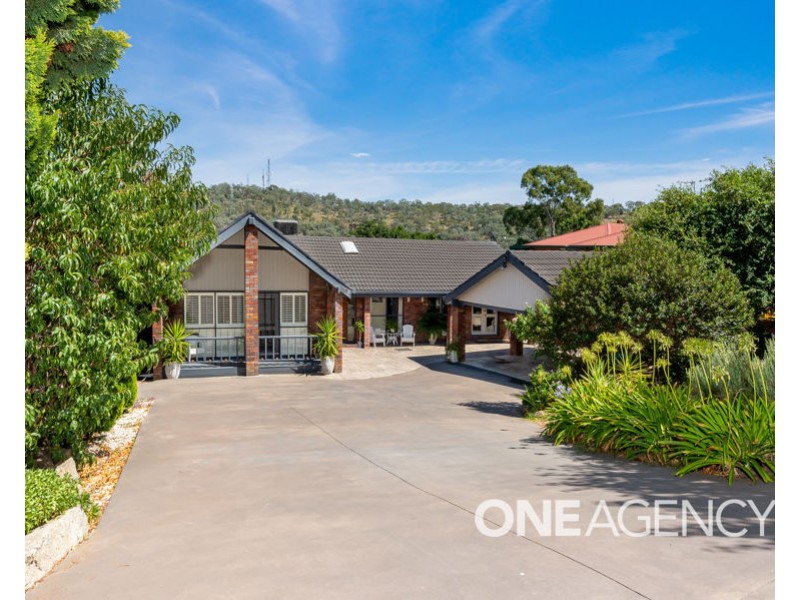 39 CHURCHILL AVENUE, Kooringal NSW 2650