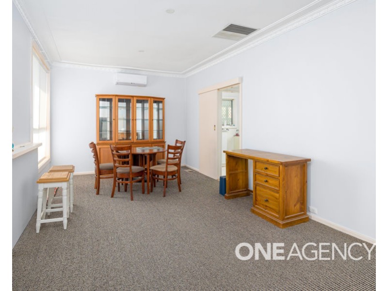 61 PHILLIP AVENUE, Mount Austin NSW 2650
