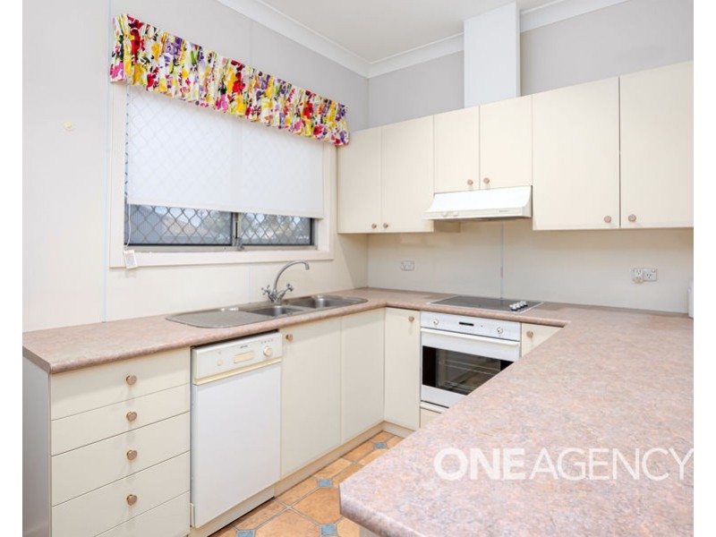 61 PHILLIP AVENUE, Mount Austin NSW 2650