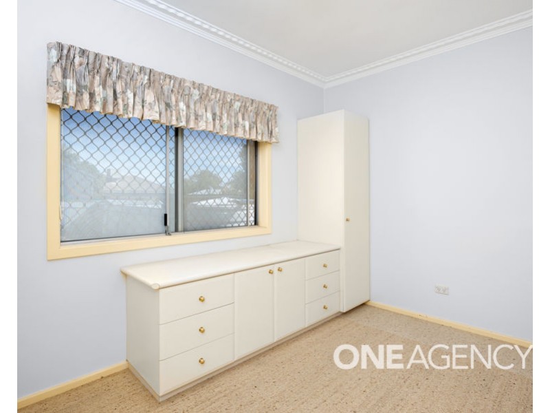 61 PHILLIP AVENUE, Mount Austin NSW 2650