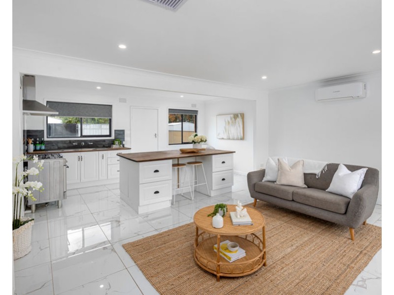 17 LEAVENWORTH DRIVE, Mount Austin NSW 2650