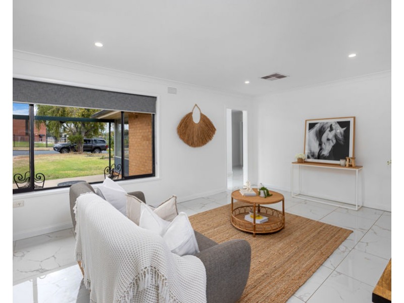 17 LEAVENWORTH DRIVE, Mount Austin NSW 2650