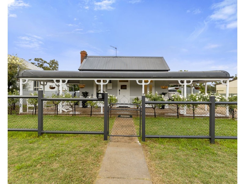 28 MIMOSA STREET, Coolamon NSW 2701