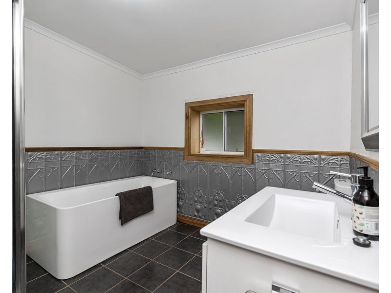 28 MIMOSA STREET, Coolamon NSW 2701