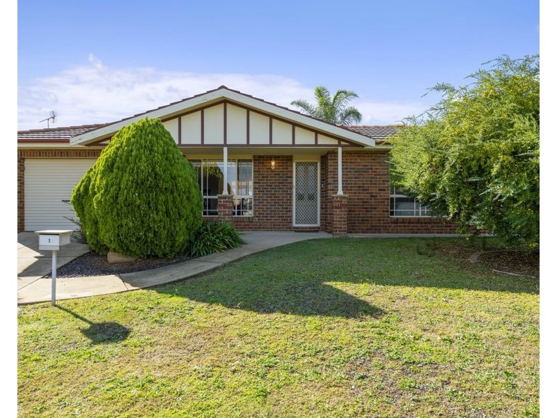 1/49 BEREMBEE ROAD, Bourkelands NSW 2650