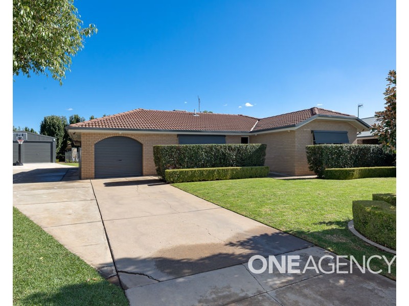 5 TURA PLACE, Glenfield Park NSW 2650