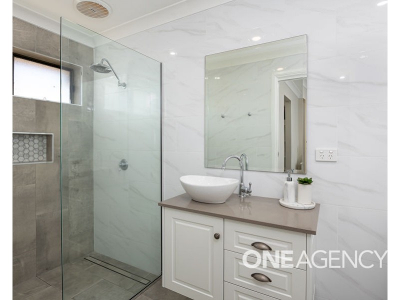 5 TURA PLACE, Glenfield Park NSW 2650