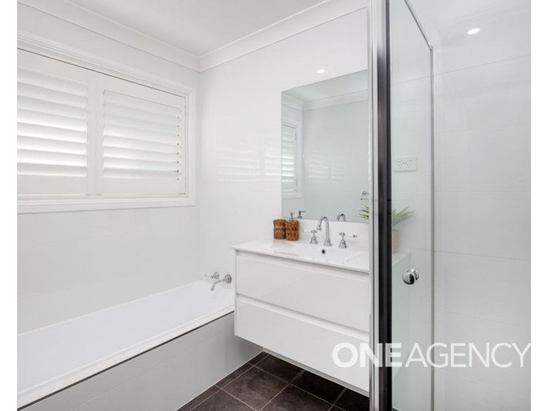 5 TURA PLACE, Glenfield Park NSW 2650