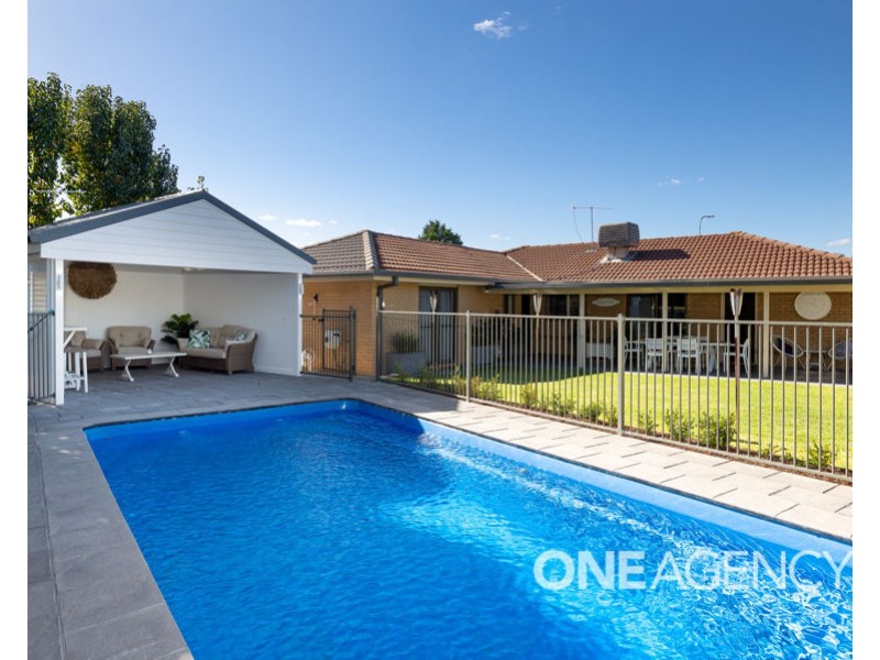 5 TURA PLACE, Glenfield Park NSW 2650