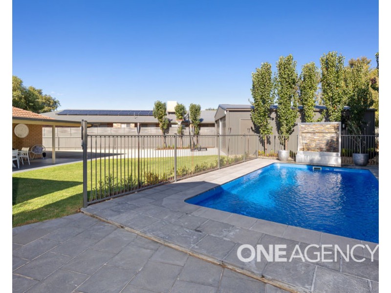 5 TURA PLACE, Glenfield Park NSW 2650