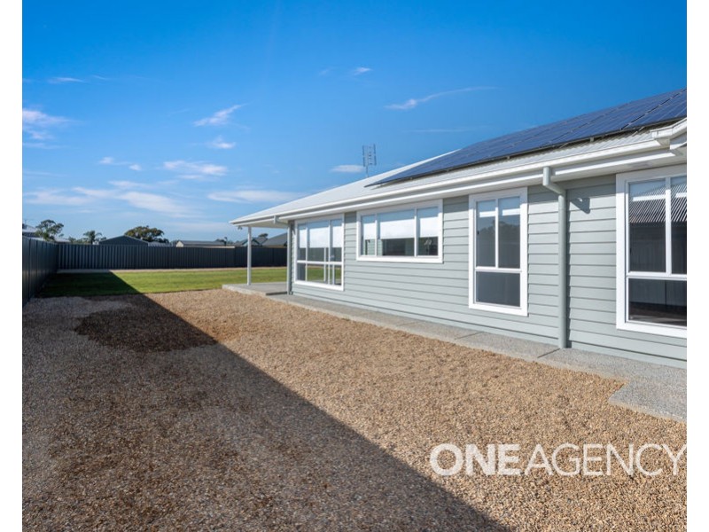 15 PRICHARD PLACE, Lockhart NSW 2656