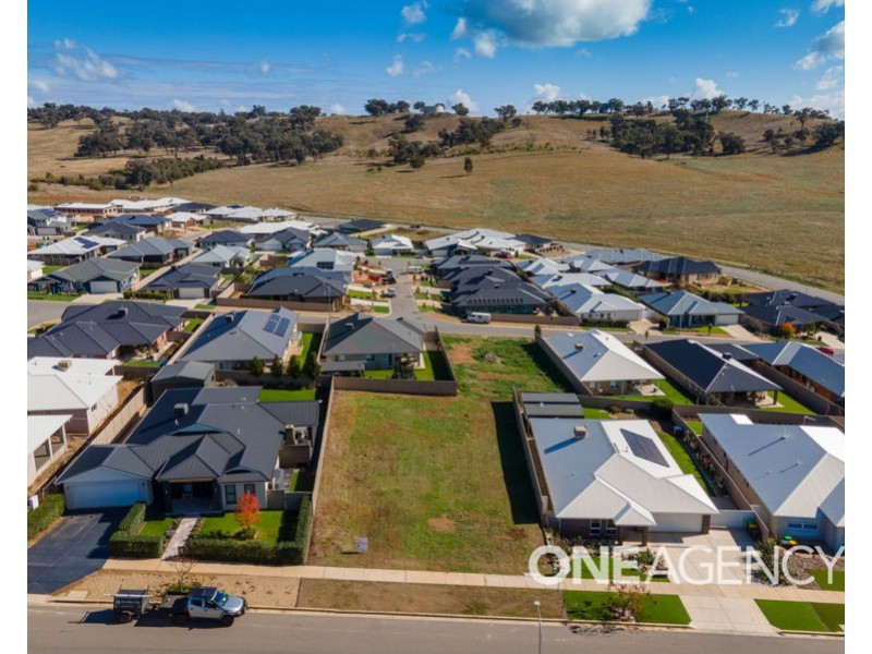 10 BONNER STREET, Lloyd NSW 2650