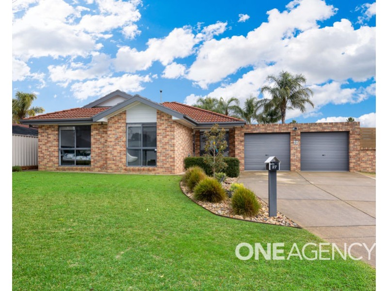 27 KALDARI CRESCENT, Glenfield Park NSW 2650