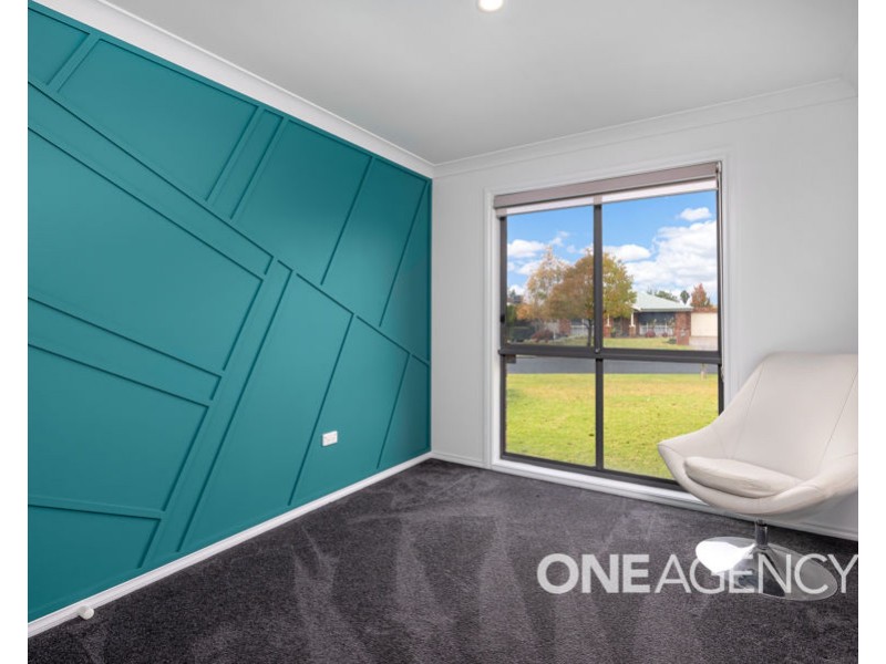 27 KALDARI CRESCENT, Glenfield Park NSW 2650