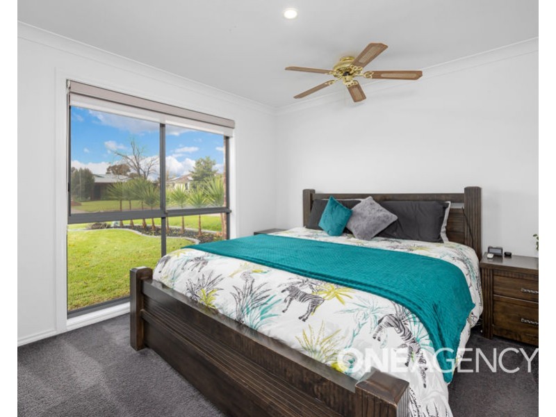 27 KALDARI CRESCENT, Glenfield Park NSW 2650