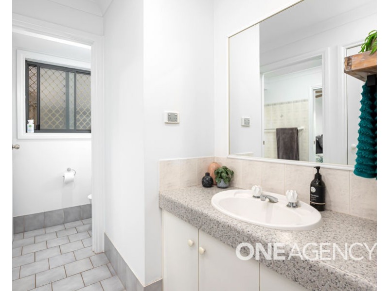 27 KALDARI CRESCENT, Glenfield Park NSW 2650