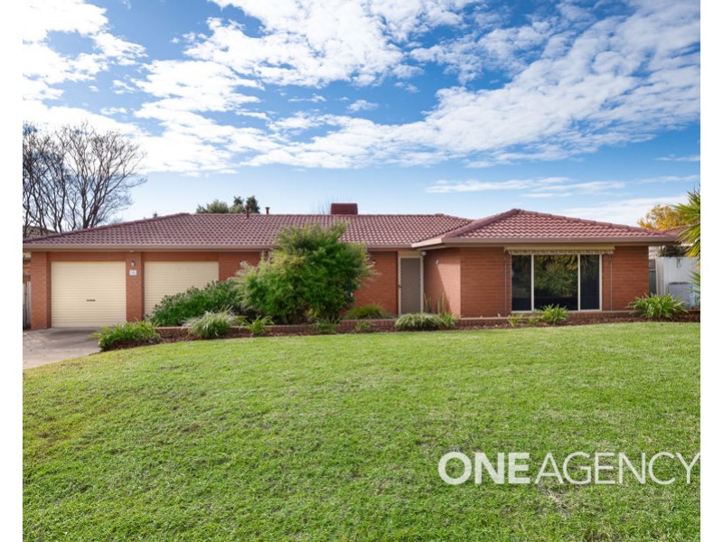 66 BALLEROO CRESCENT, Glenfield Park NSW 2650