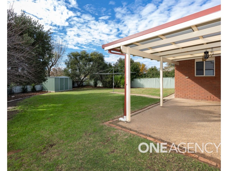 66 BALLEROO CRESCENT, Glenfield Park NSW 2650