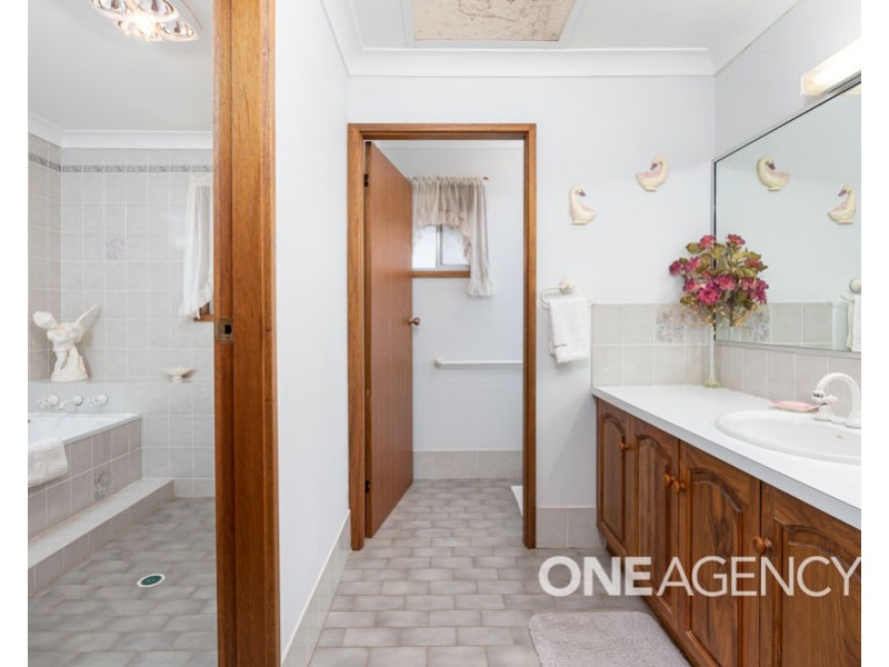 62 GREGADOO ROAD, Lake Albert NSW 2650