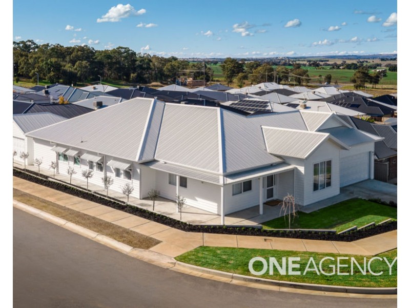 2 GASNIER LOOP, Boorooma NSW 2650