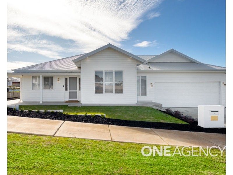 2 GASNIER LOOP, Boorooma NSW 2650