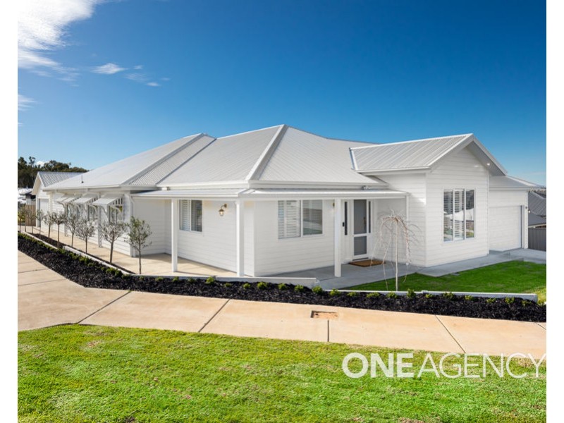 2 GASNIER LOOP, Boorooma NSW 2650