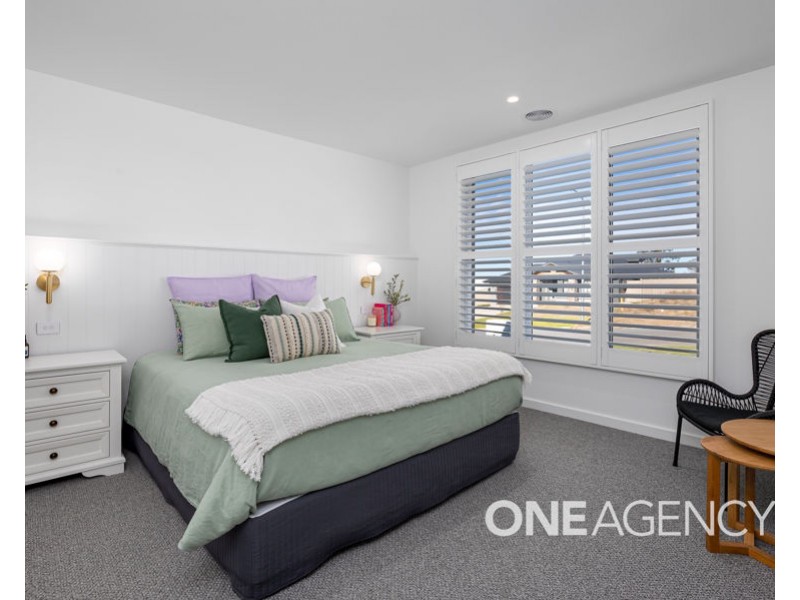 2 GASNIER LOOP, Boorooma NSW 2650