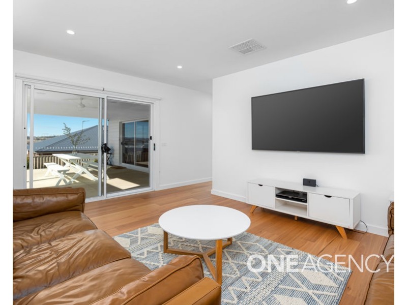 2 GASNIER LOOP, Boorooma NSW 2650