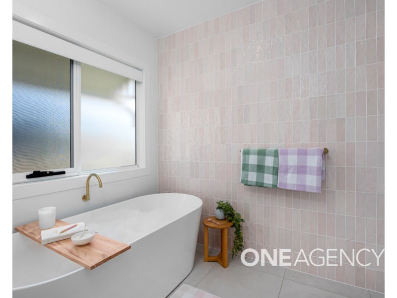 2 GASNIER LOOP, Boorooma NSW 2650