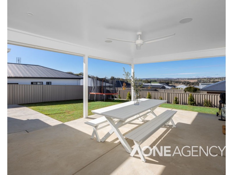 2 GASNIER LOOP, Boorooma NSW 2650