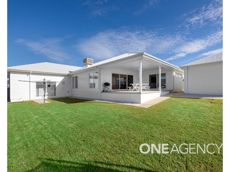 2 GASNIER LOOP, Boorooma NSW 2650