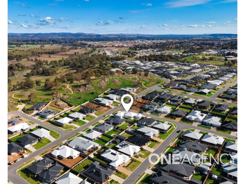 2 GASNIER LOOP, Boorooma NSW 2650