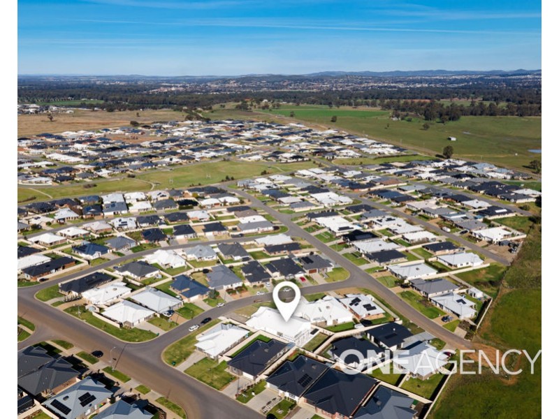 4 RONALD STREET, Gobbagombalin NSW 2650