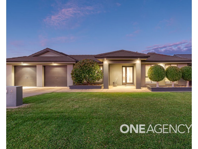 4 YOOGALI STREET, Glenfield Park NSW 2650