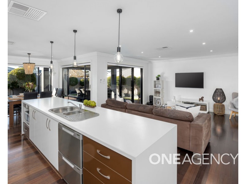 4 YOOGALI STREET, Glenfield Park NSW 2650