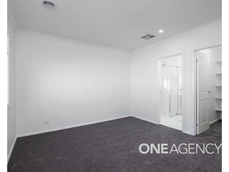 12 BONDI CRESCENT, Gobbagombalin NSW 2650