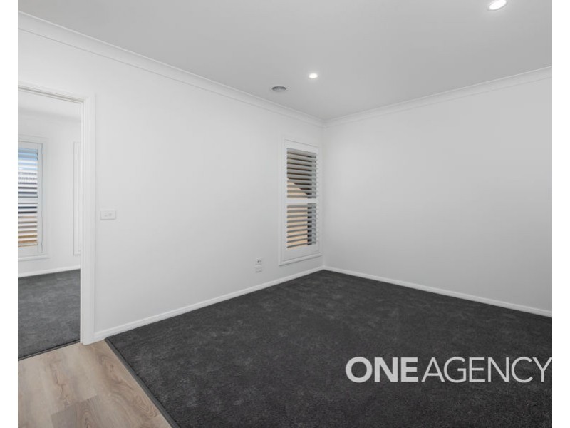 12 BONDI CRESCENT, Gobbagombalin NSW 2650