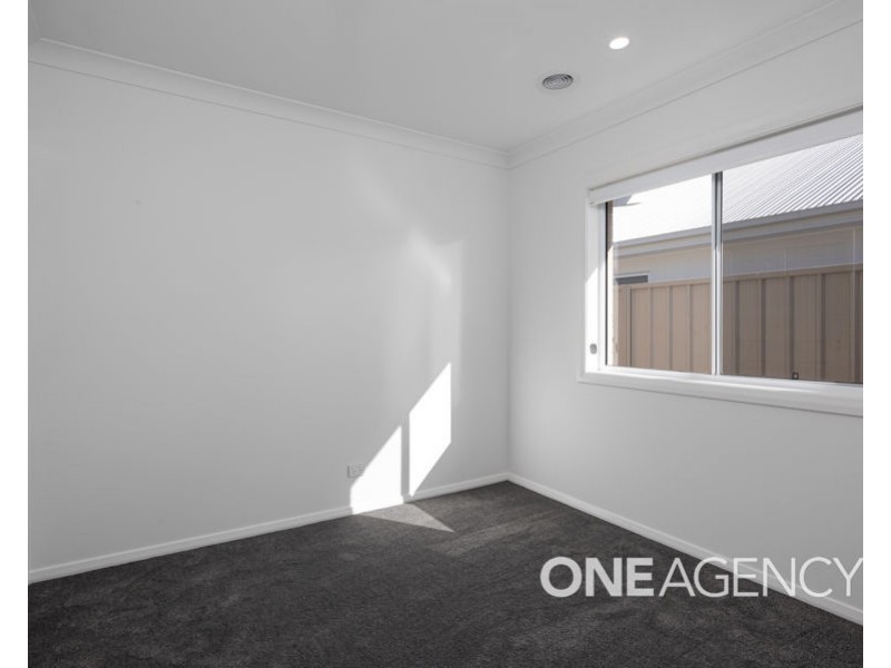 12 BONDI CRESCENT, Gobbagombalin NSW 2650