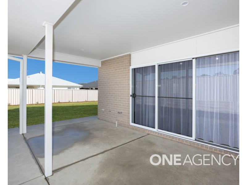 12 BONDI CRESCENT, Gobbagombalin NSW 2650