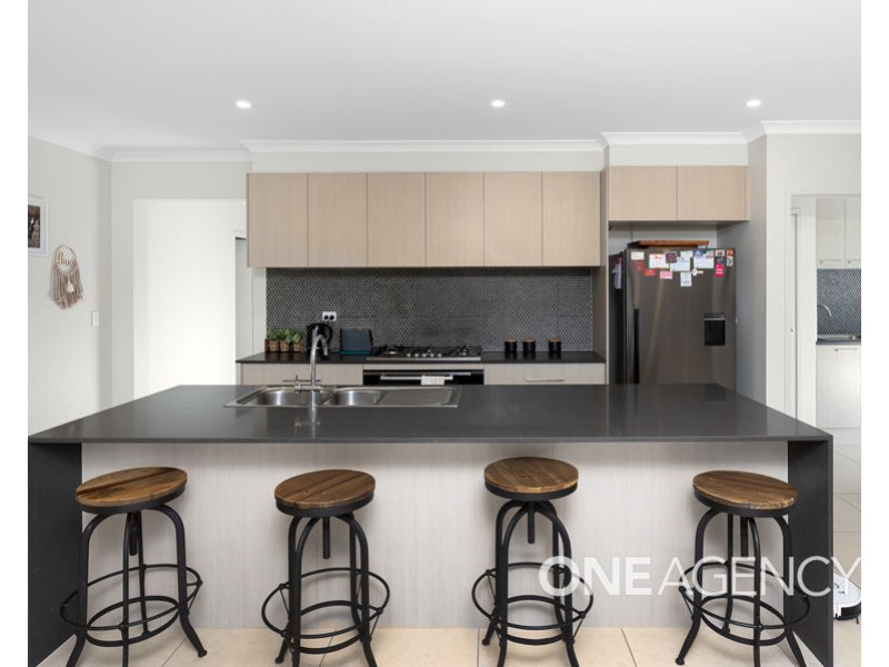 11 BENEDICT AVENUE, San Isidore NSW 2650